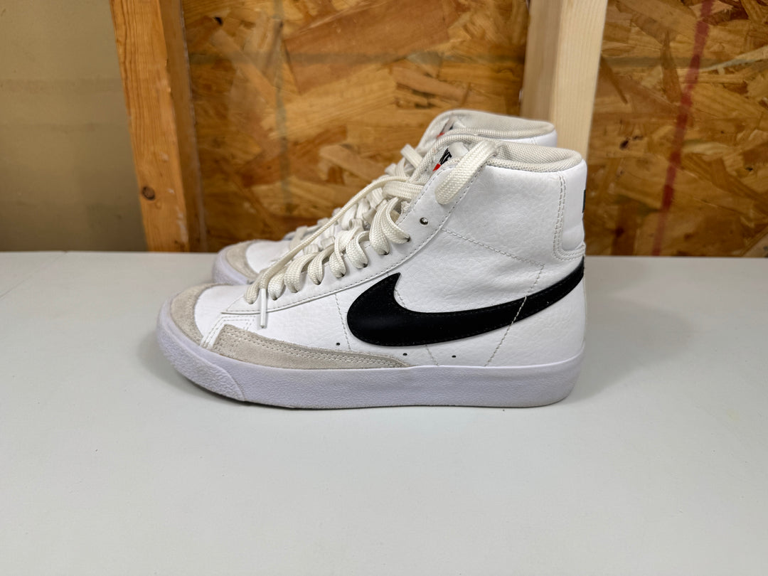 Nike Blazer Mid '77 White/Total Orange/Black Big Kid Size 4.5 Worn DA4086-100