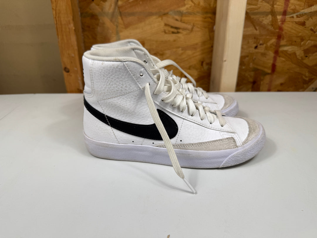 Nike Blazer Mid '77 White/Total Orange/Black Big Kid Size 4.5 Worn DA4086-100