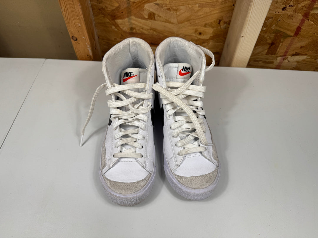 Nike Blazer Mid '77 White/Total Orange/Black Big Kid Size 4.5 Worn DA4086-100