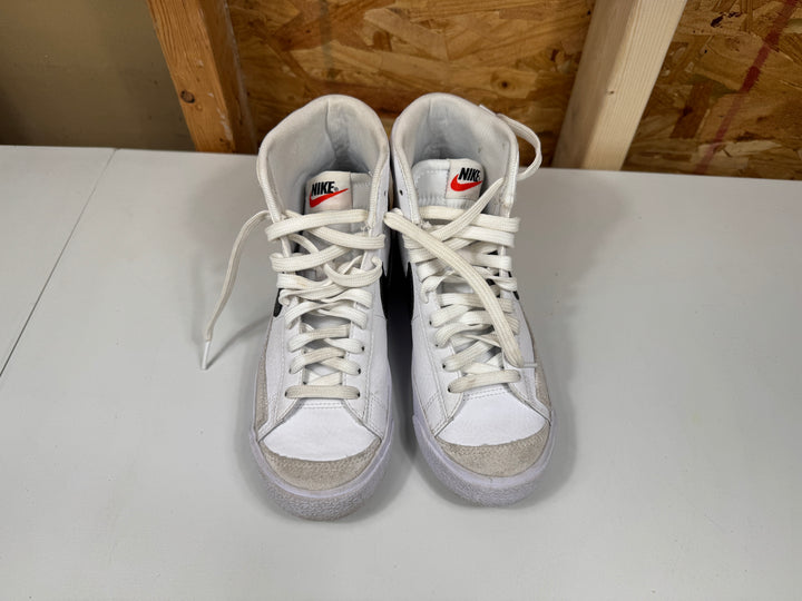 Nike Blazer Mid '77 White/Total Orange/Black Big Kid Size 4.5 Worn DA4086-100