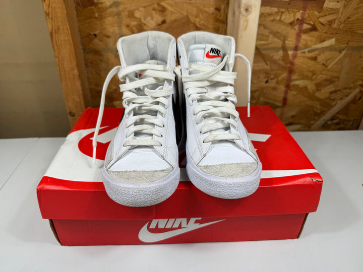 Nike Blazer Mid '77 White/Total Orange/Black Big Kid Size 4.5 Worn DA4086-100