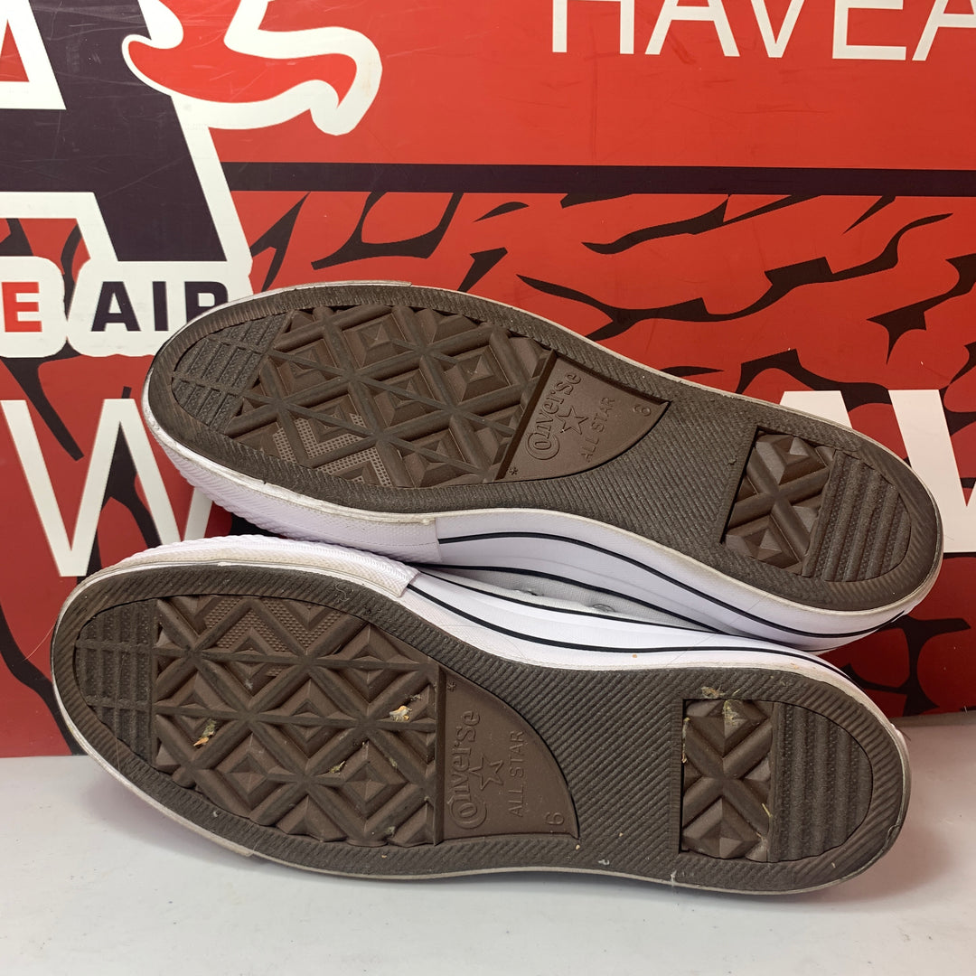 Converse Chuck Taylor All Star Lift Platform Low Canvas White/Black Womens Size 8 Lightly Worn