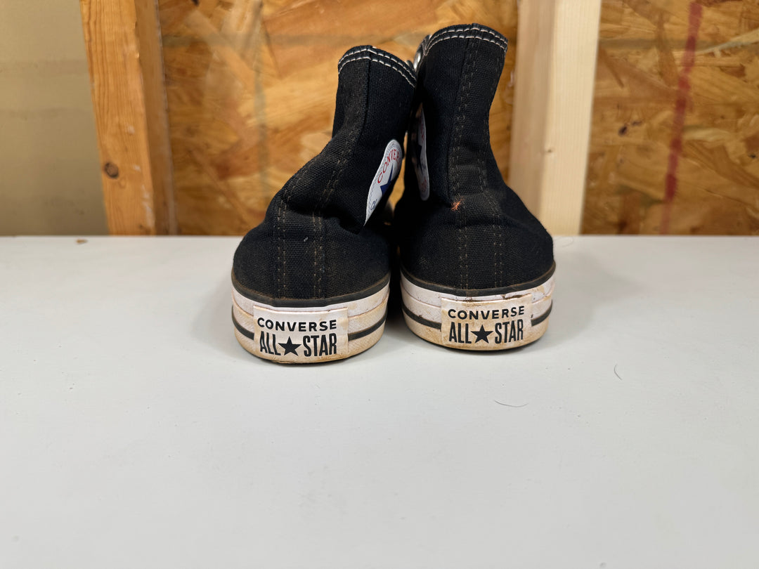 Converse Chuck Taylor All Star Classic High Top Black/White Size Men's 7/ Women's 9 Worn M9160