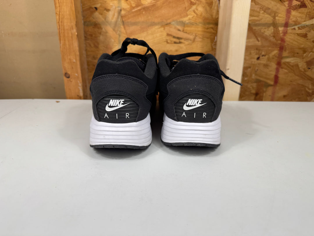 Nike Air Max Solo Black/Anthracite/White Mens Size 10 Lightly Worn DX3666-002