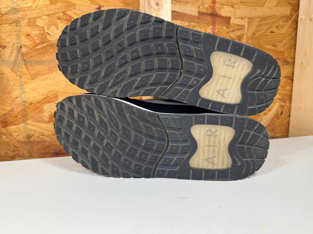 Nike Air Max Solo Black/Anthracite/White Mens Size 10 Lightly Worn DX3666-002