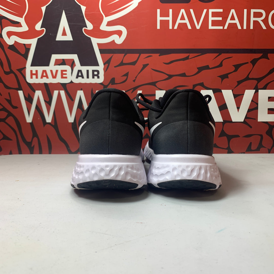 Nike Revolution 5 Running Shoe Black/White Mens Size 12 Lightly Worn