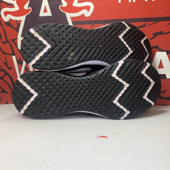 Nike Revolution 5 Running Shoe Black/White Mens Size 12 Lightly Worn