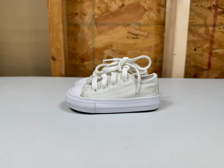Converse Chuck Taylor All Star Classic Sneakers White Size 4C (Infant & Toddler) Lightly Worn 716828F