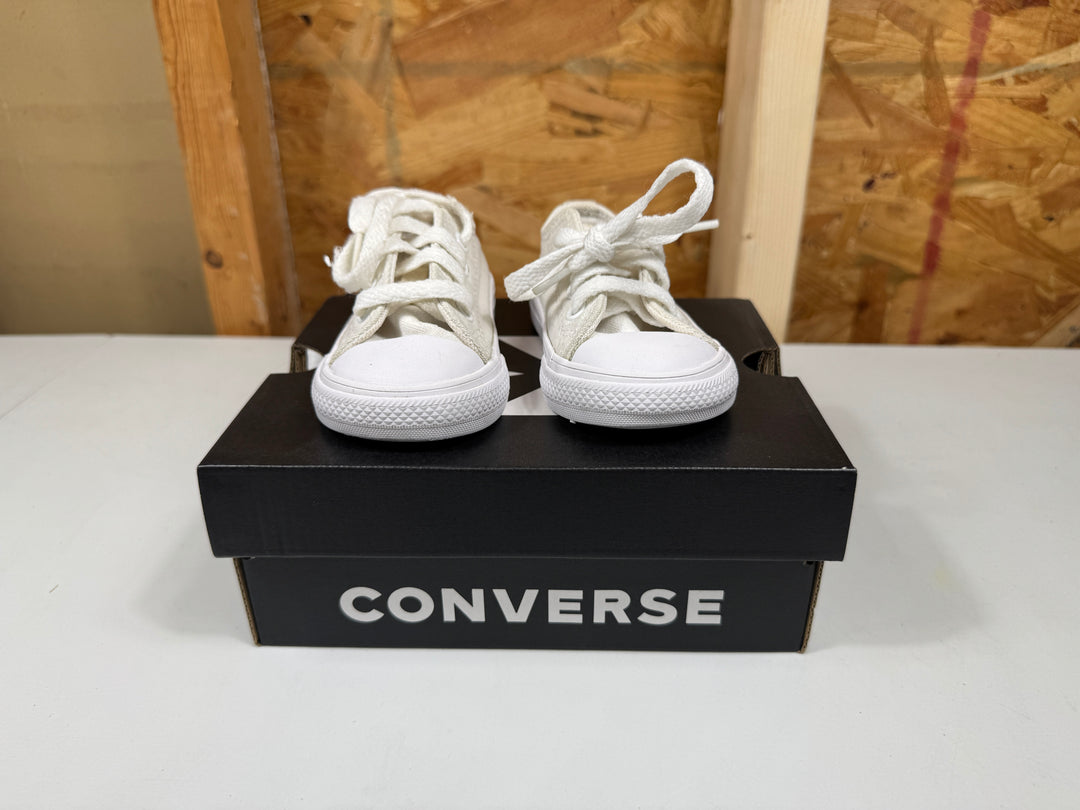 Converse Chuck Taylor All Star Classic Sneakers White Size 4C (Infant & Toddler) Lightly Worn 716828F