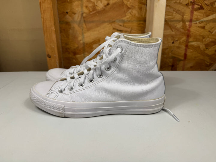 Converse Chuck Taylor All Star Leather White Monochrome  Size Men's 6.5/Women's 8.5 Lightly Worn 1T406