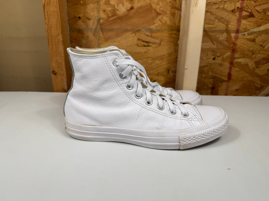 Converse Chuck Taylor All Star Leather White Monochrome  Size Men's 6.5/Women's 8.5 Lightly Worn 1T406