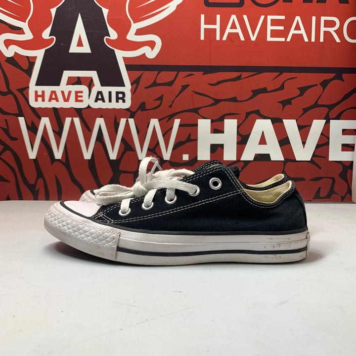 Converse Chuck Taylor All Star Classic Low Black/White Size Mens 4/Womens 6 Worn