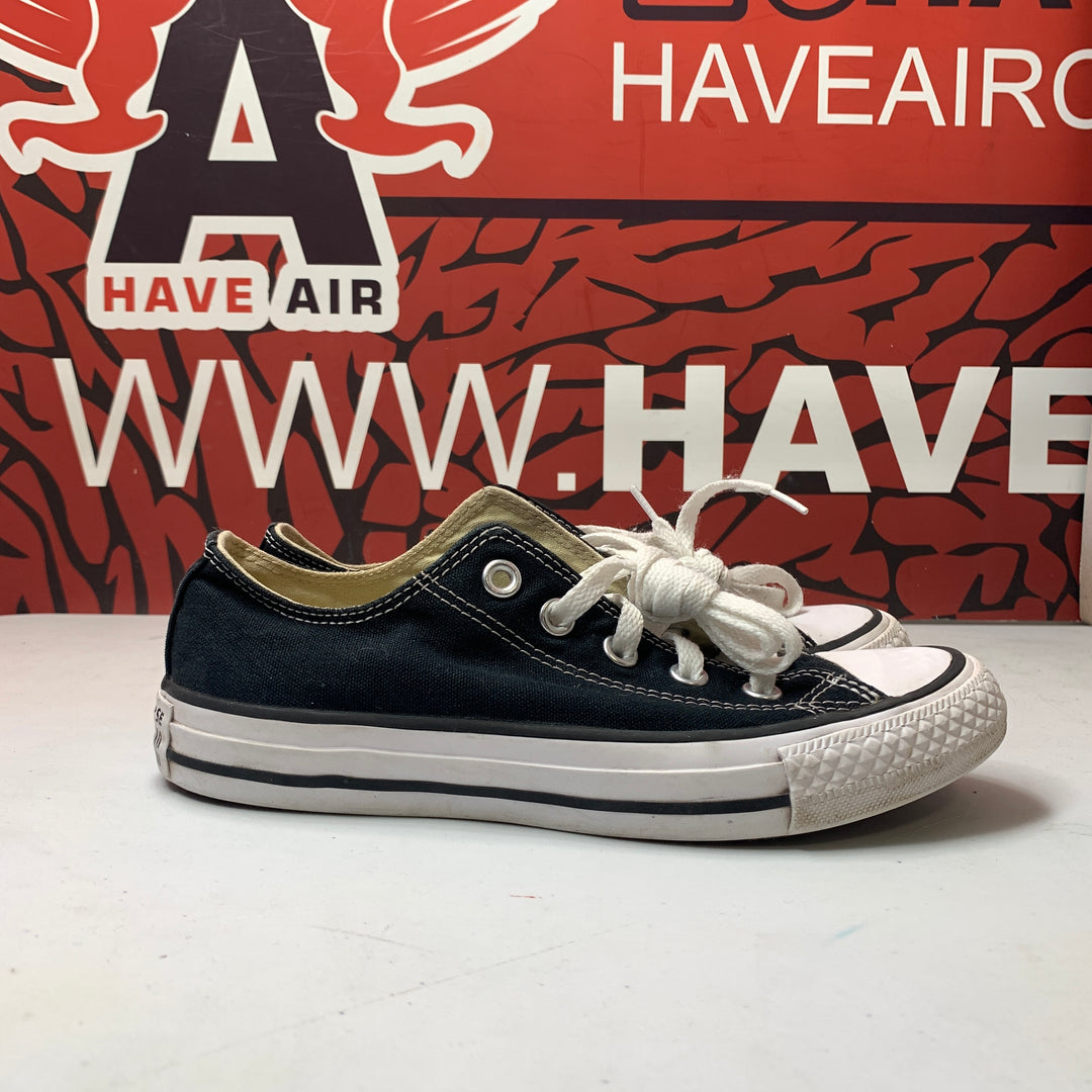 Converse Chuck Taylor All Star Classic Low Black/White Size Mens 4/Womens 6 Worn