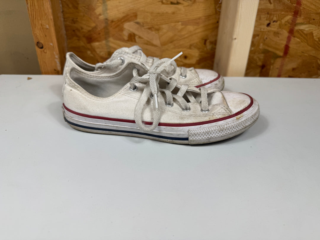 Converse Chuck Taylor All Star Classic Low Top  Optical White  Size 2.5 Little Kid Worn 3J256