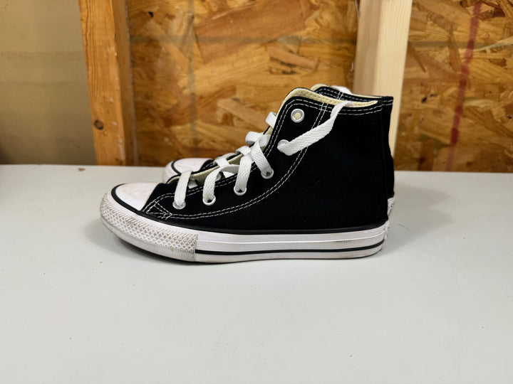 Converse Chuck Taylor All Star Classic High Top Black/White  Size 13.5 Little Kid Lightly Worn 3J231
