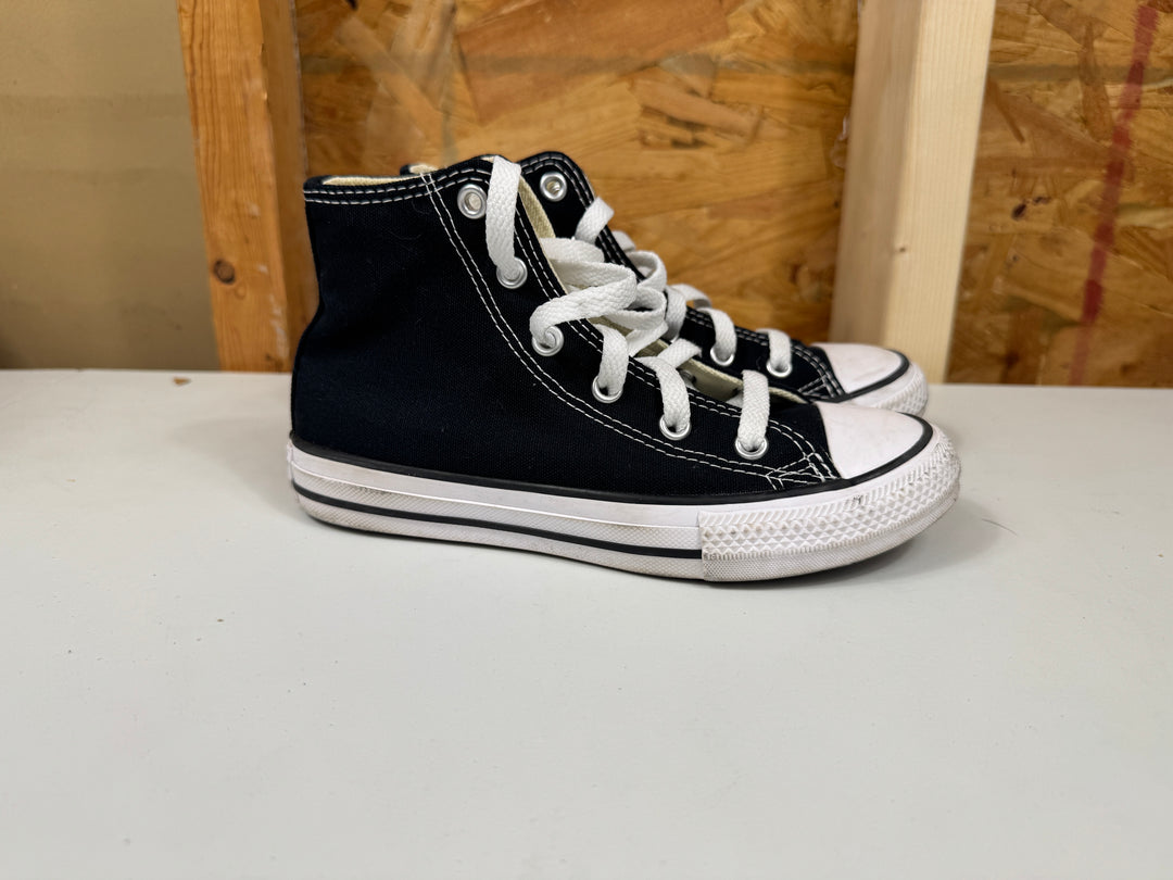 Converse Chuck Taylor All Star Classic High Top Black/White  Size 13.5 Little Kid Lightly Worn 3J231