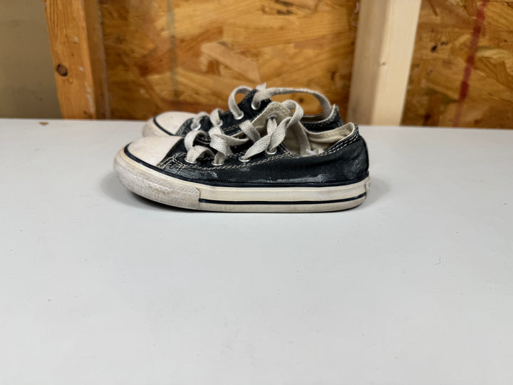 Converse Chuck Taylor All Star Classic Low Top  Black/White  Size 8 Toddler Worn 7J235