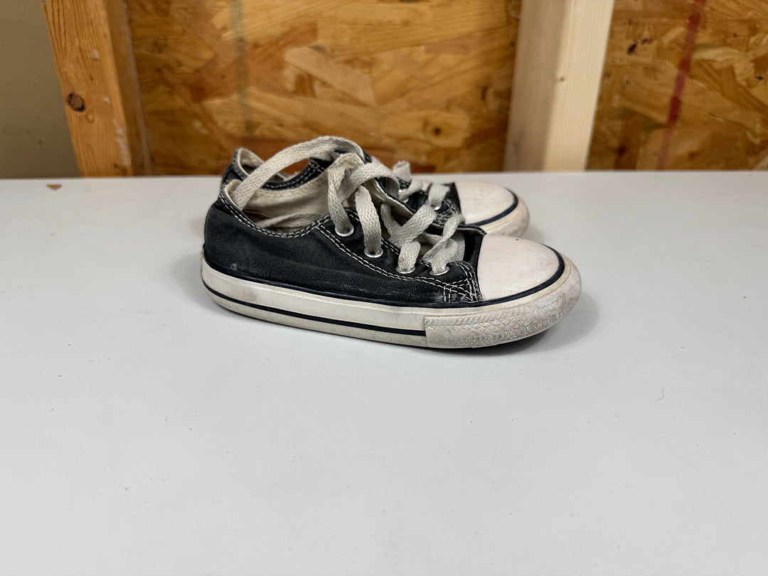 Converse Chuck Taylor All Star Classic Low Top  Black/White  Size 8 Toddler Worn 7J235