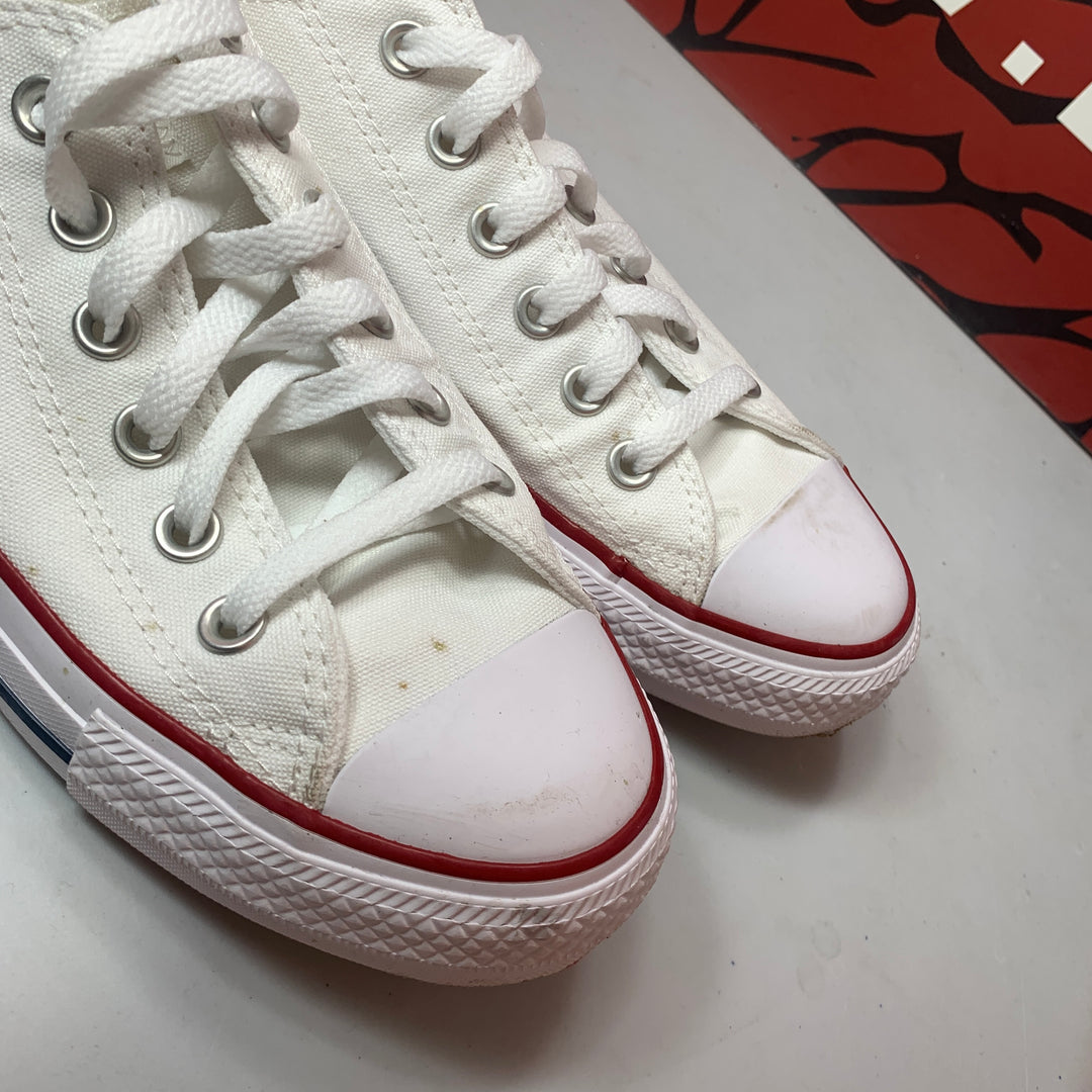 Converse Chuck Taylor All Star Classic Low Optical White  Size Mens 6.5/Womens 8.5 Worn